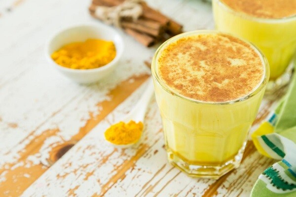 Come stare bene con il golden milk  